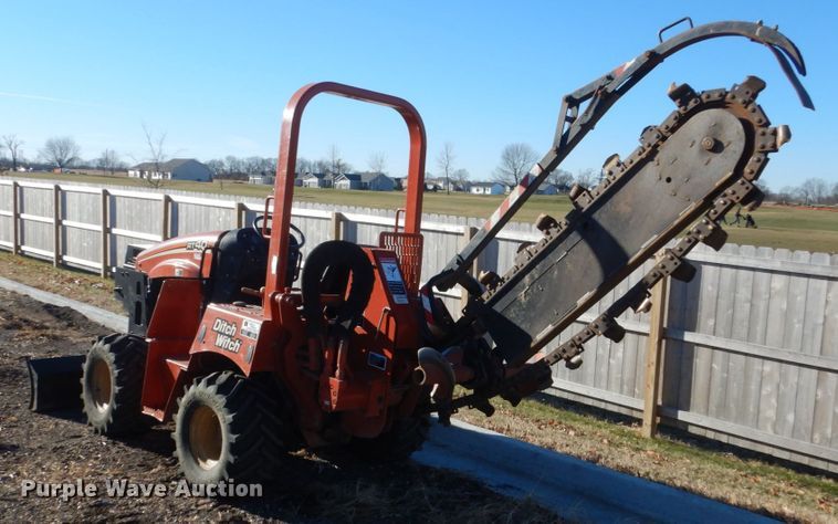 image for item HU9864 2004 Ditch Witch RT40  trencher