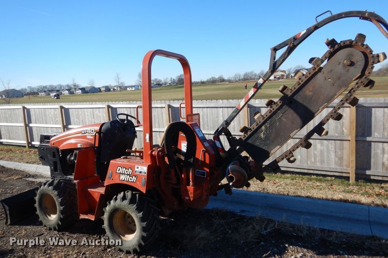 image for item HU9864 2004 Ditch Witch RT40  trencher
