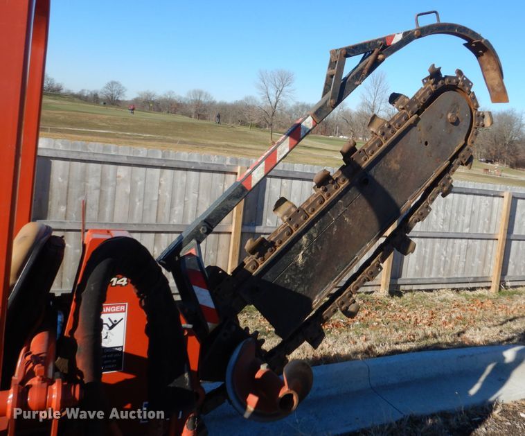 image for item HU9864 2004 Ditch Witch RT40  trencher