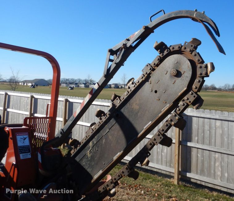 image for item HU9864 2004 Ditch Witch RT40  trencher