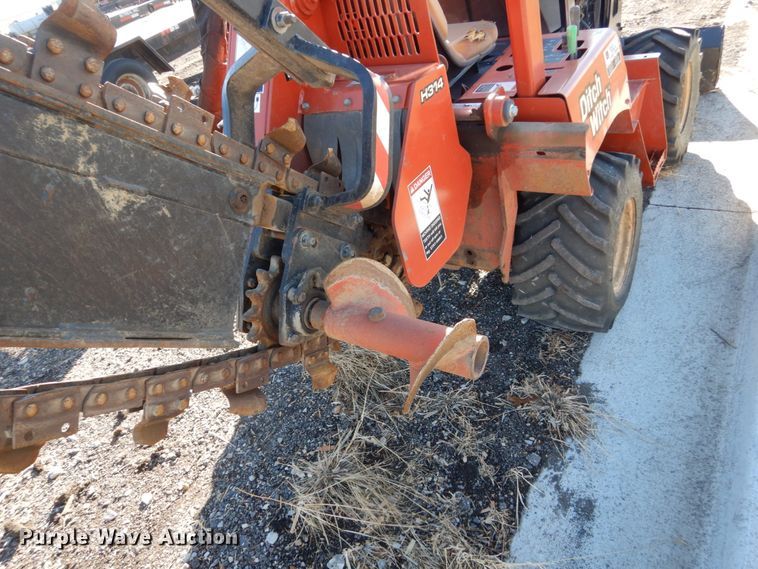 image for item HU9864 2004 Ditch Witch RT40  trencher
