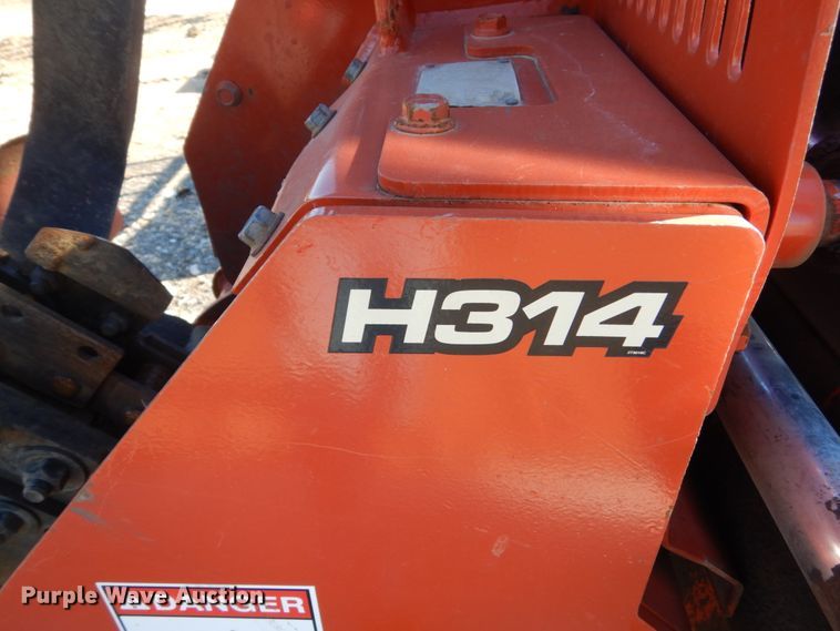 image for item HU9864 2004 Ditch Witch RT40  trencher