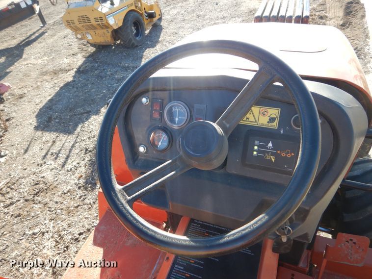 image for item HU9864 2004 Ditch Witch RT40  trencher