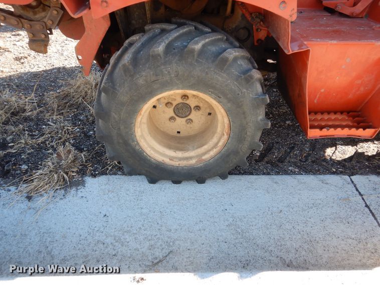 image for item HU9864 2004 Ditch Witch RT40  trencher