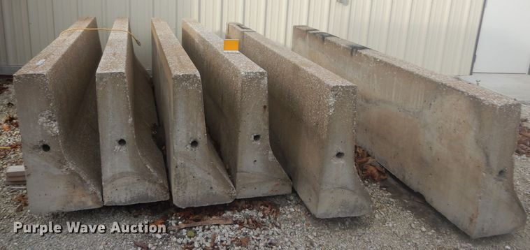 image for item HV9542 (6) concrete barriers