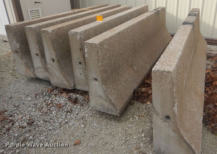 image for item HV9542 (6) concrete barriers