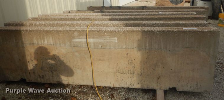 image for item HV9542 (6) concrete barriers