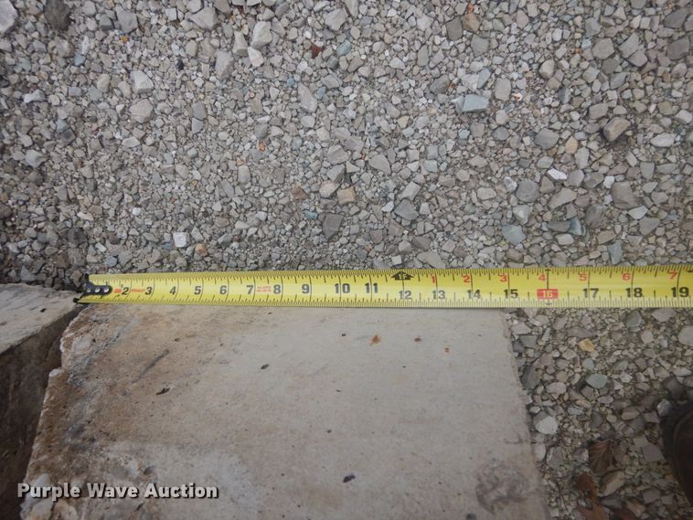 image for item HV9542 (6) concrete barriers