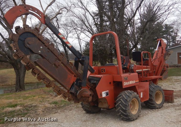 image for item HV9550 1996 Ditch Witch 5110  trencher