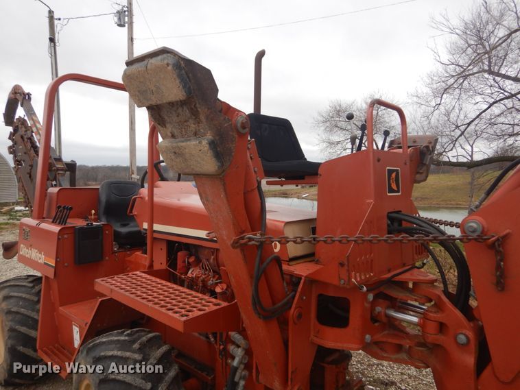 image for item HV9550 1996 Ditch Witch 5110  trencher