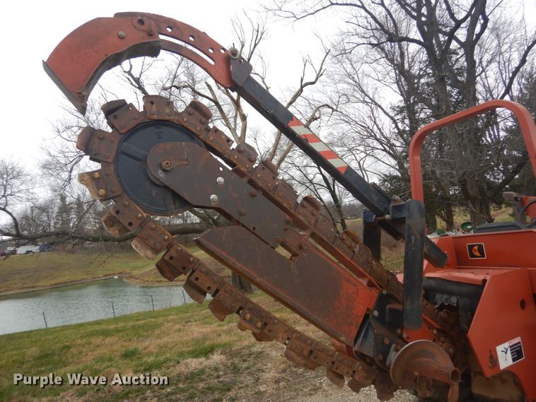 image for item HV9550 1996 Ditch Witch 5110  trencher