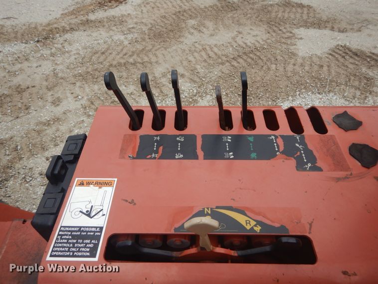 image for item HV9550 1996 Ditch Witch 5110  trencher