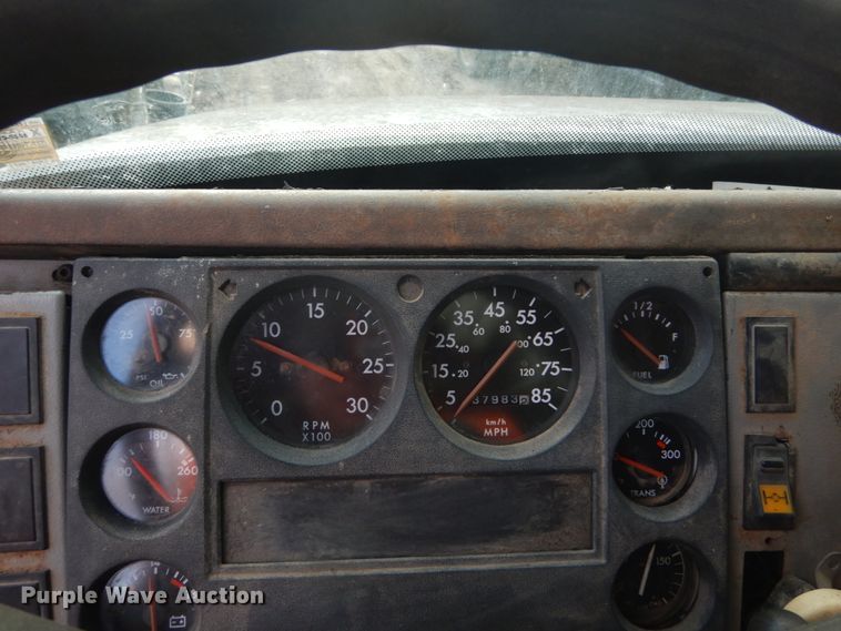 image for item HV9554 1997 Freightliner FL80  dump truck