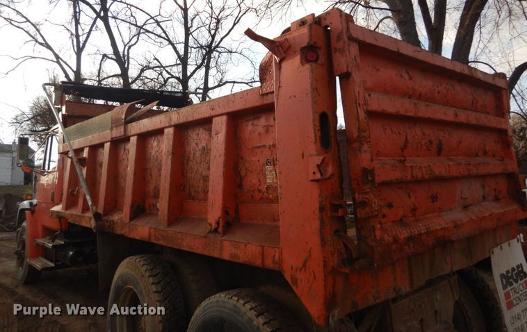 image for item HV9554 1997 Freightliner FL80  dump truck