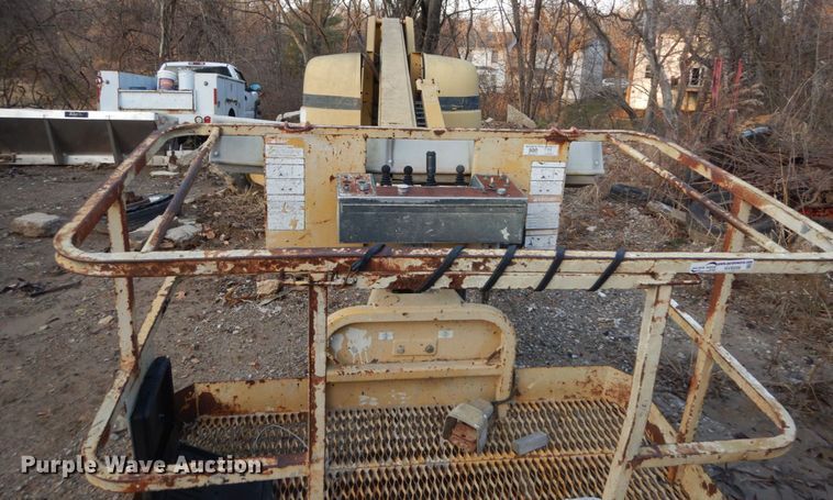 image for item HV9556 1998 Grove MZ46CXT  boom lift