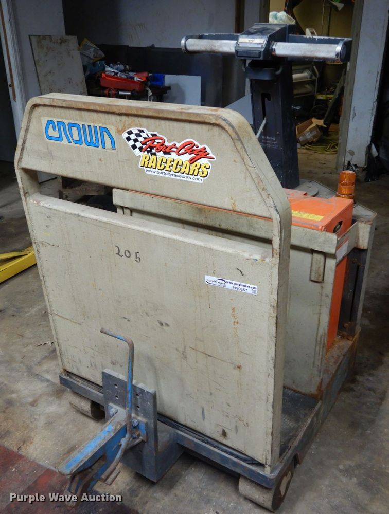 image for item HV9557 1981 Crown 200TR tow cart