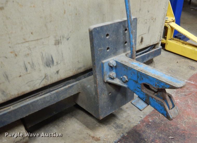 image for item HV9557 1981 Crown 200TR tow cart