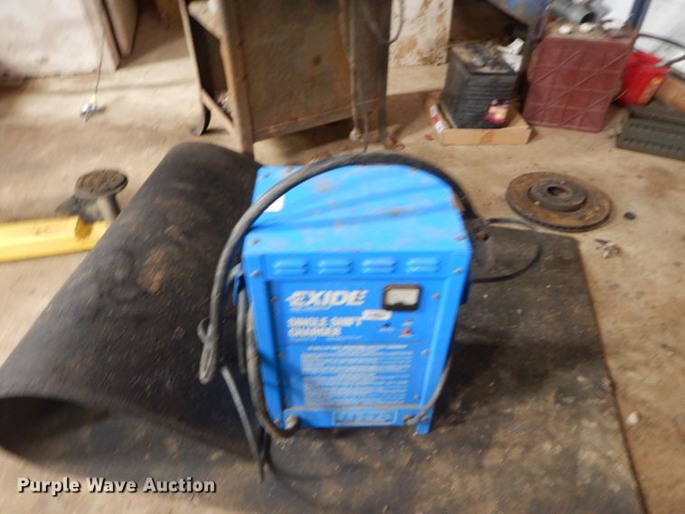 image for item HV9557 1981 Crown 200TR tow cart