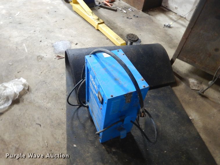 image for item HV9557 1981 Crown 200TR tow cart