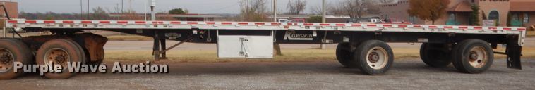 image for item HW9174 2000 Wilson CF-9000 flatbed trailer
