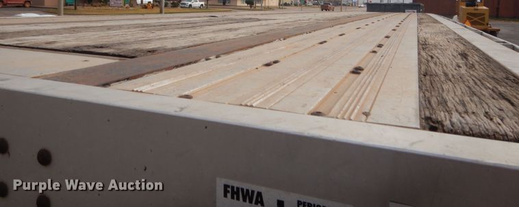 image for item HW9174 2000 Wilson CF-9000 flatbed trailer