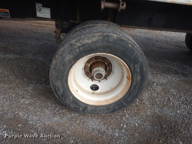 image for item HW9174 2000 Wilson CF-9000 flatbed trailer