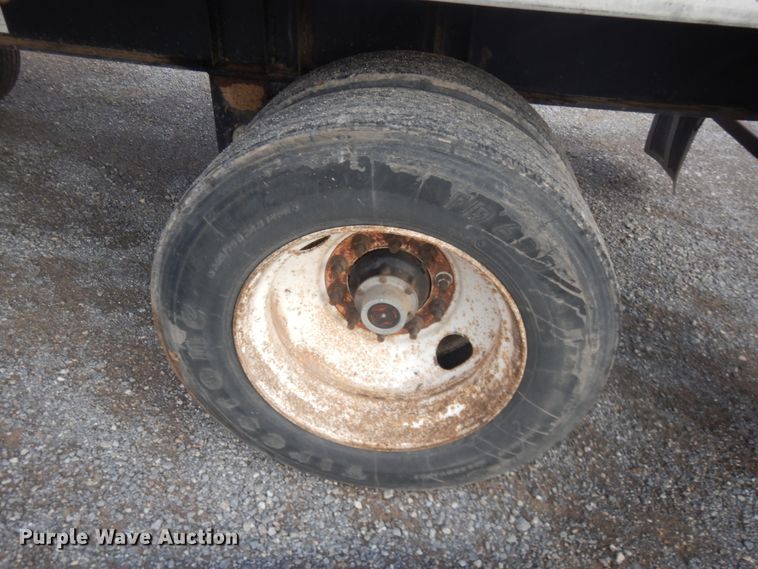 image for item HW9174 2000 Wilson CF-9000 flatbed trailer