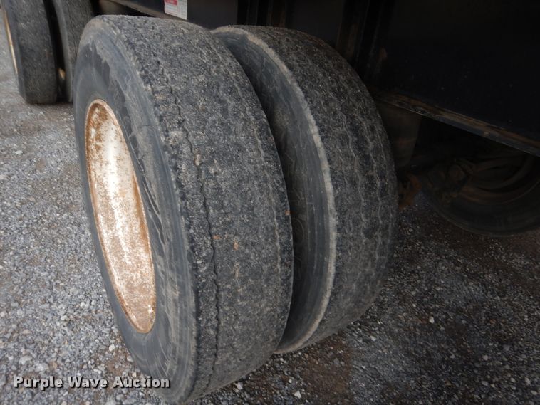 image for item HW9174 2000 Wilson CF-9000 flatbed trailer