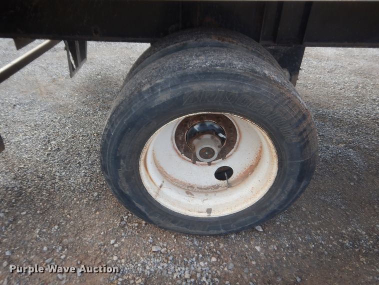 image for item HW9174 2000 Wilson CF-9000 flatbed trailer