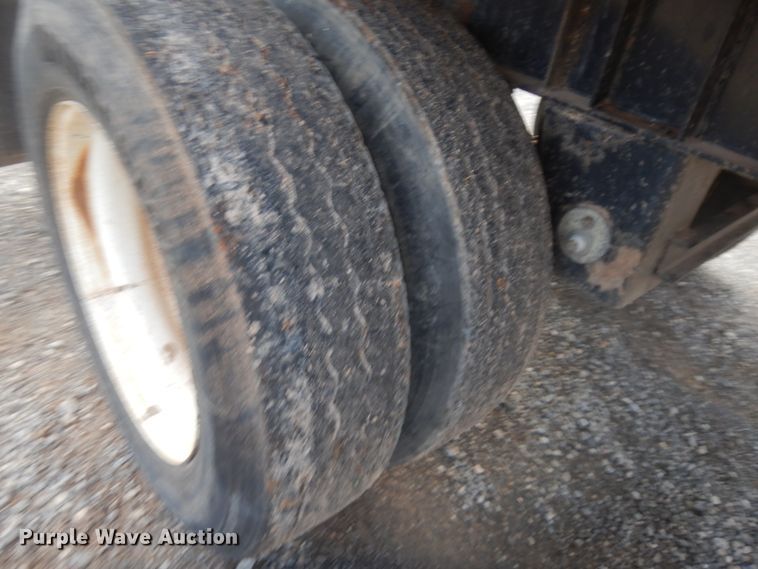 image for item HW9174 2000 Wilson CF-9000 flatbed trailer