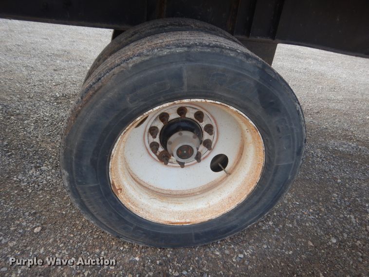 image for item HW9174 2000 Wilson CF-9000 flatbed trailer