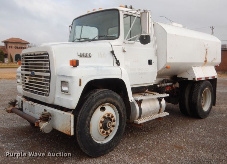 image for item HW9176 1995 Ford L8000  tank truck
