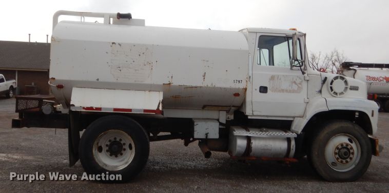 image for item HW9176 1995 Ford L8000  tank truck