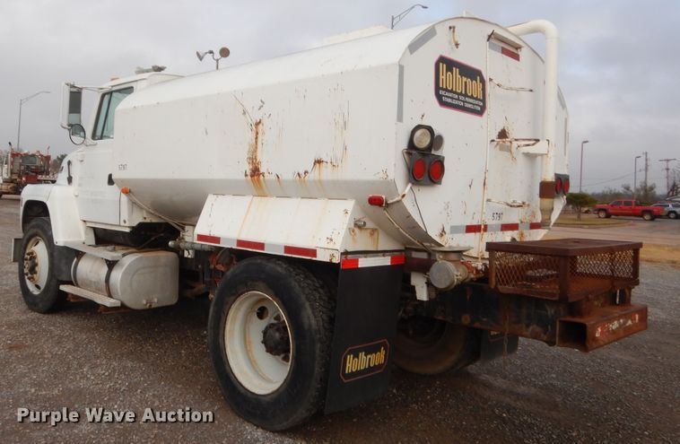 image for item HW9176 1995 Ford L8000  tank truck