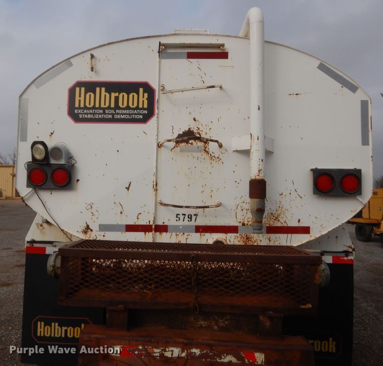 image for item HW9176 1995 Ford L8000  tank truck