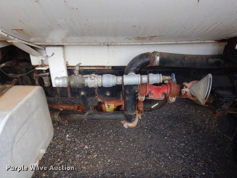 image for item HW9176 1995 Ford L8000  tank truck