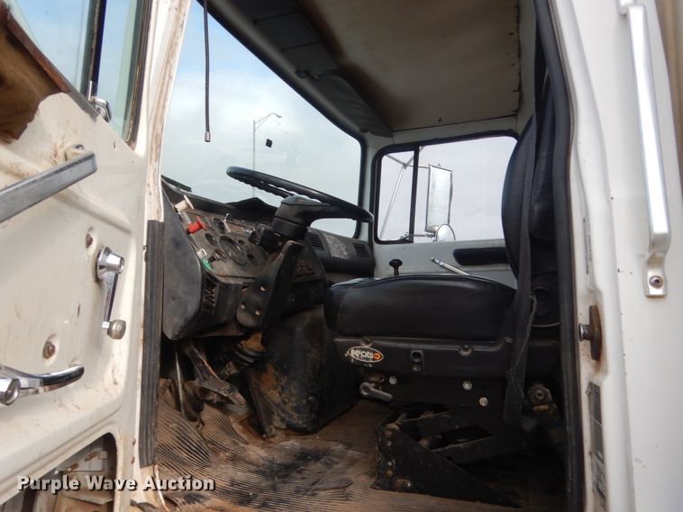 image for item HW9176 1995 Ford L8000  tank truck