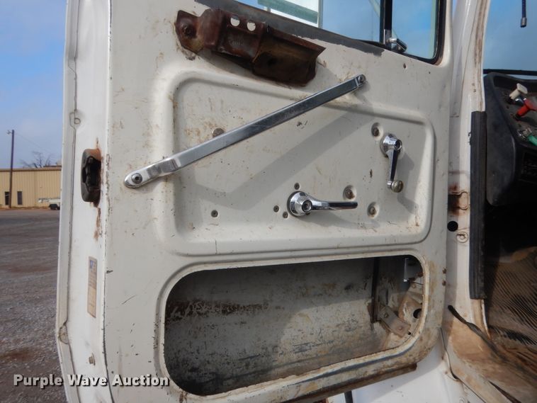 image for item HW9176 1995 Ford L8000  tank truck