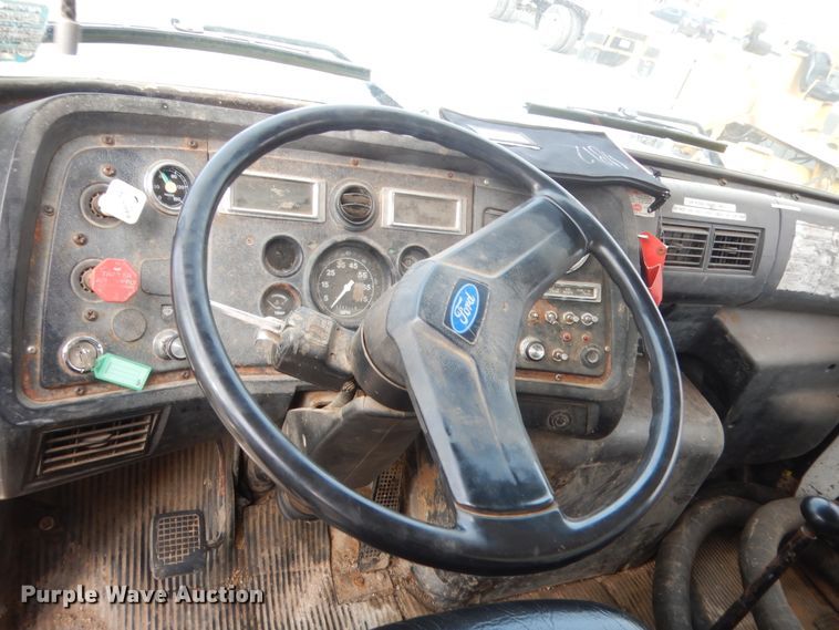 image for item HW9176 1995 Ford L8000  tank truck