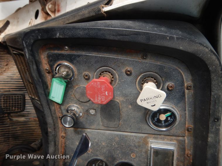 image for item HW9176 1995 Ford L8000  tank truck