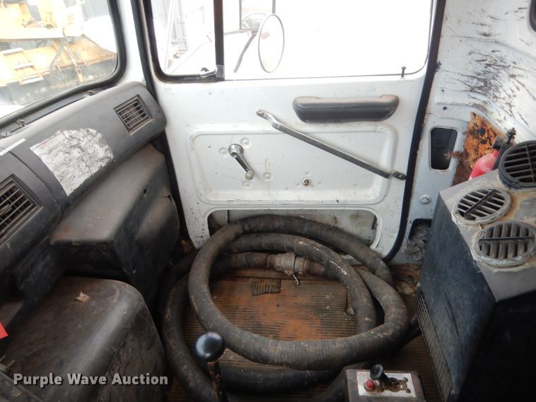 image for item HW9176 1995 Ford L8000  tank truck