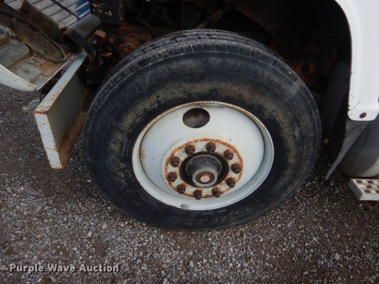 image for item HW9176 1995 Ford L8000  tank truck