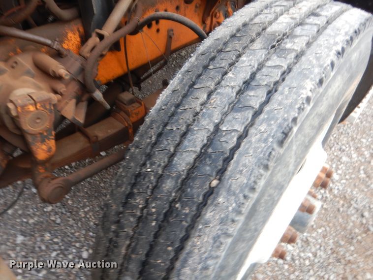 image for item HW9176 1995 Ford L8000  tank truck