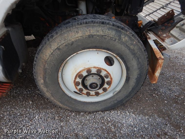 image for item HW9176 1995 Ford L8000  tank truck