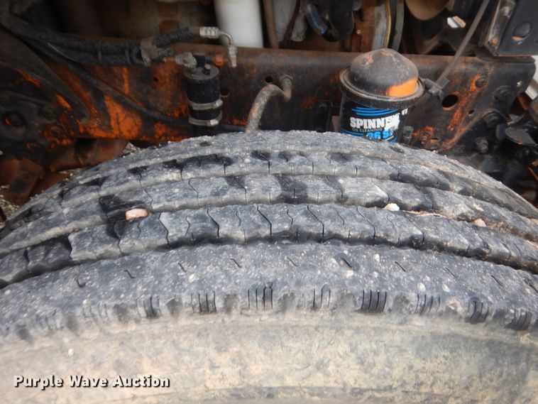 image for item HW9176 1995 Ford L8000  tank truck