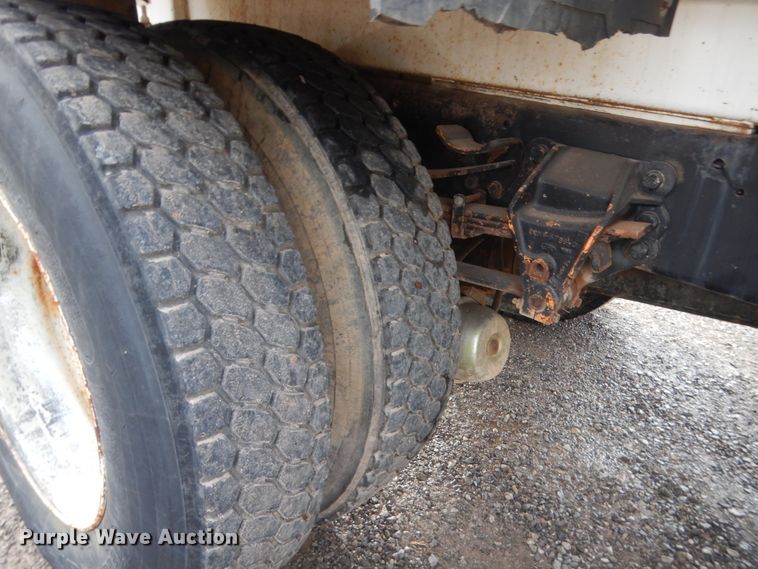 image for item HW9176 1995 Ford L8000  tank truck