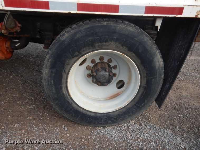 image for item HW9176 1995 Ford L8000  tank truck