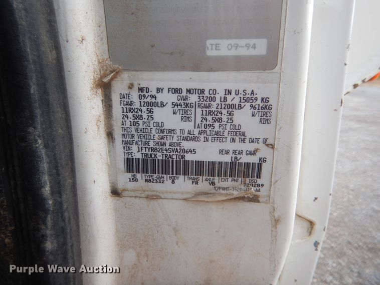 image for item HW9176 1995 Ford L8000  tank truck