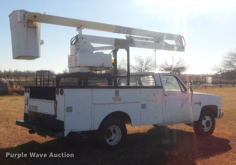 image for item HW9198 1982 Chevrolet C30  bucket truck