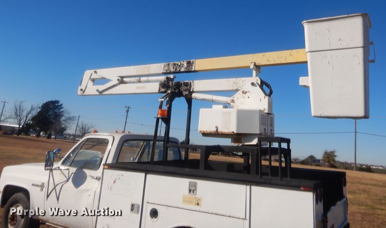 image for item HW9198 1982 Chevrolet C30  bucket truck